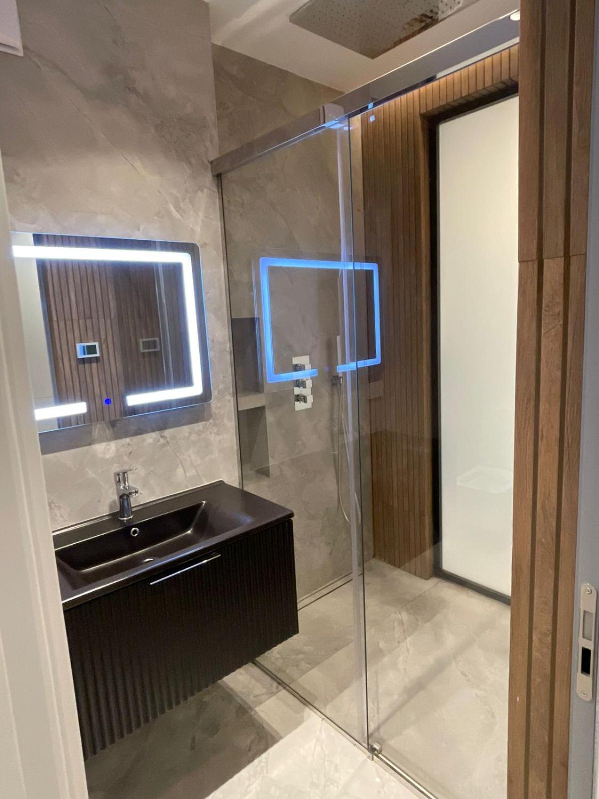 Luxury One Bedroom Apartment Тирана Экстерьер фото